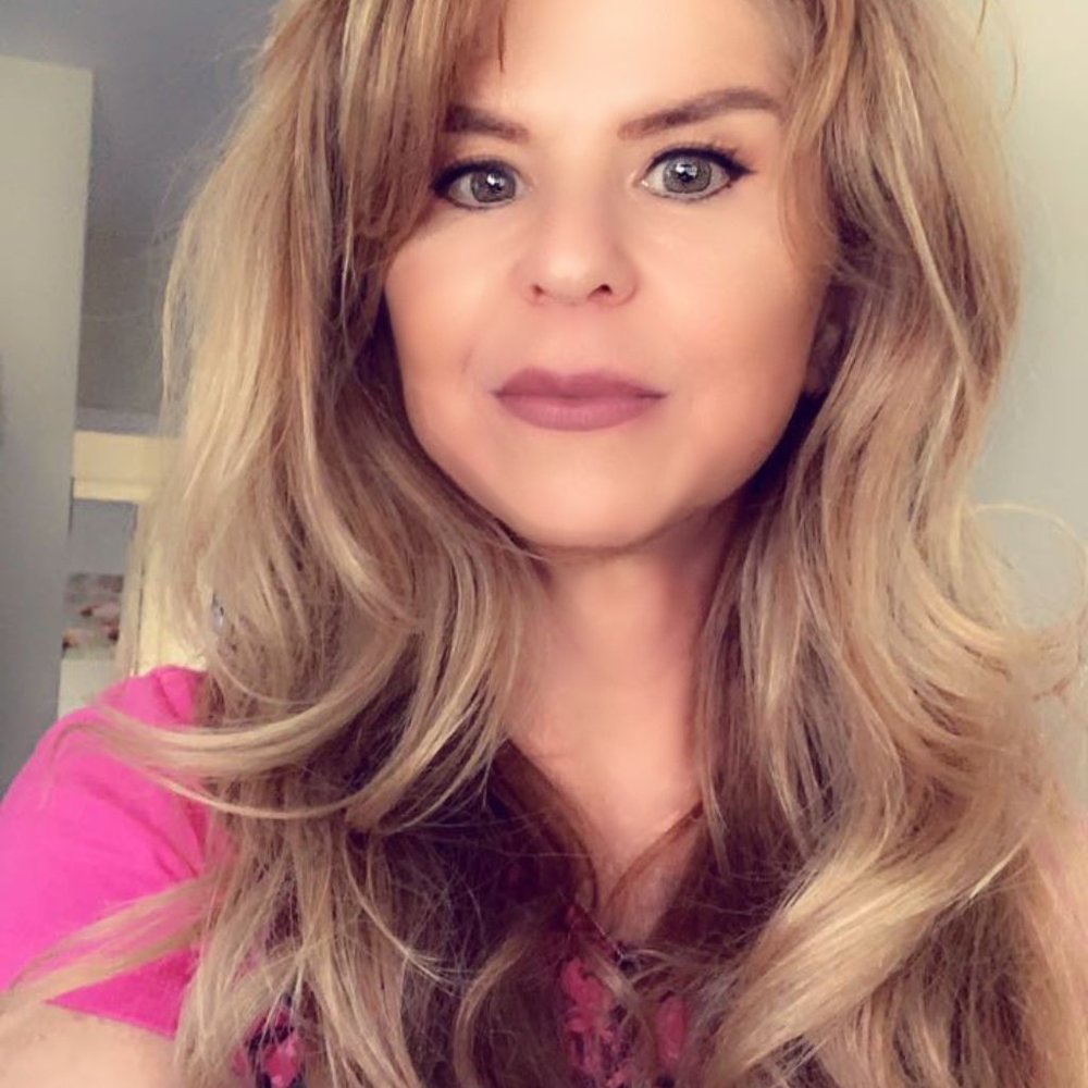 🦋Meet your Posh Seller, Sharon: Make an offer! - Picture 1 of 11